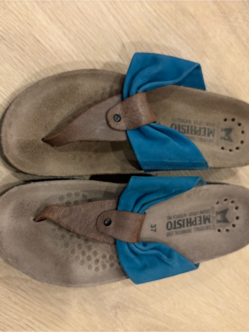 Mephisto Turquoise Leather Thong Sandals size 7